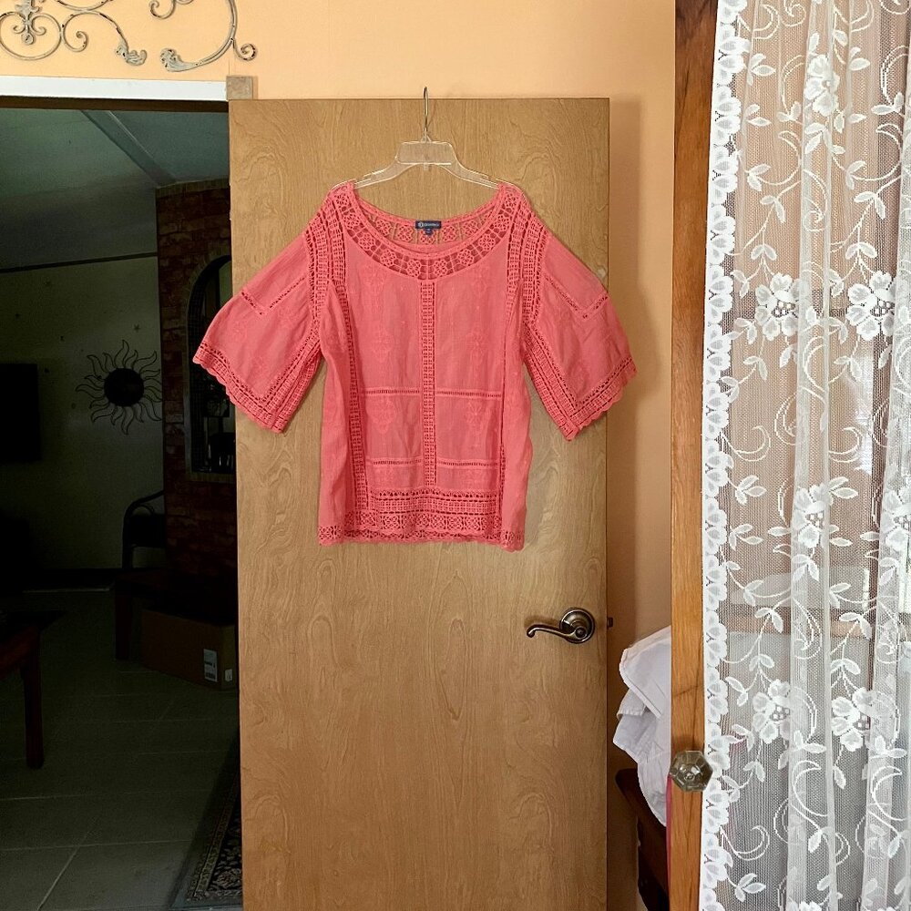 Size Large 2 cotton/crochet women's blouses - Picture 2 of 5